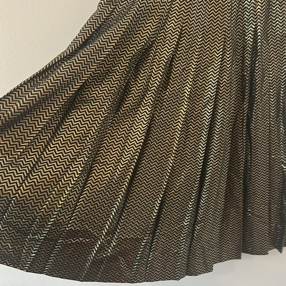 Vintage Black Gold Zip Zag Pattern Metallic Pleated Midi Skirt Size 10 - Picture 3 of 5